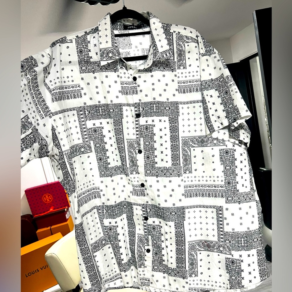 🔴 EUC Jogal print button down shirt